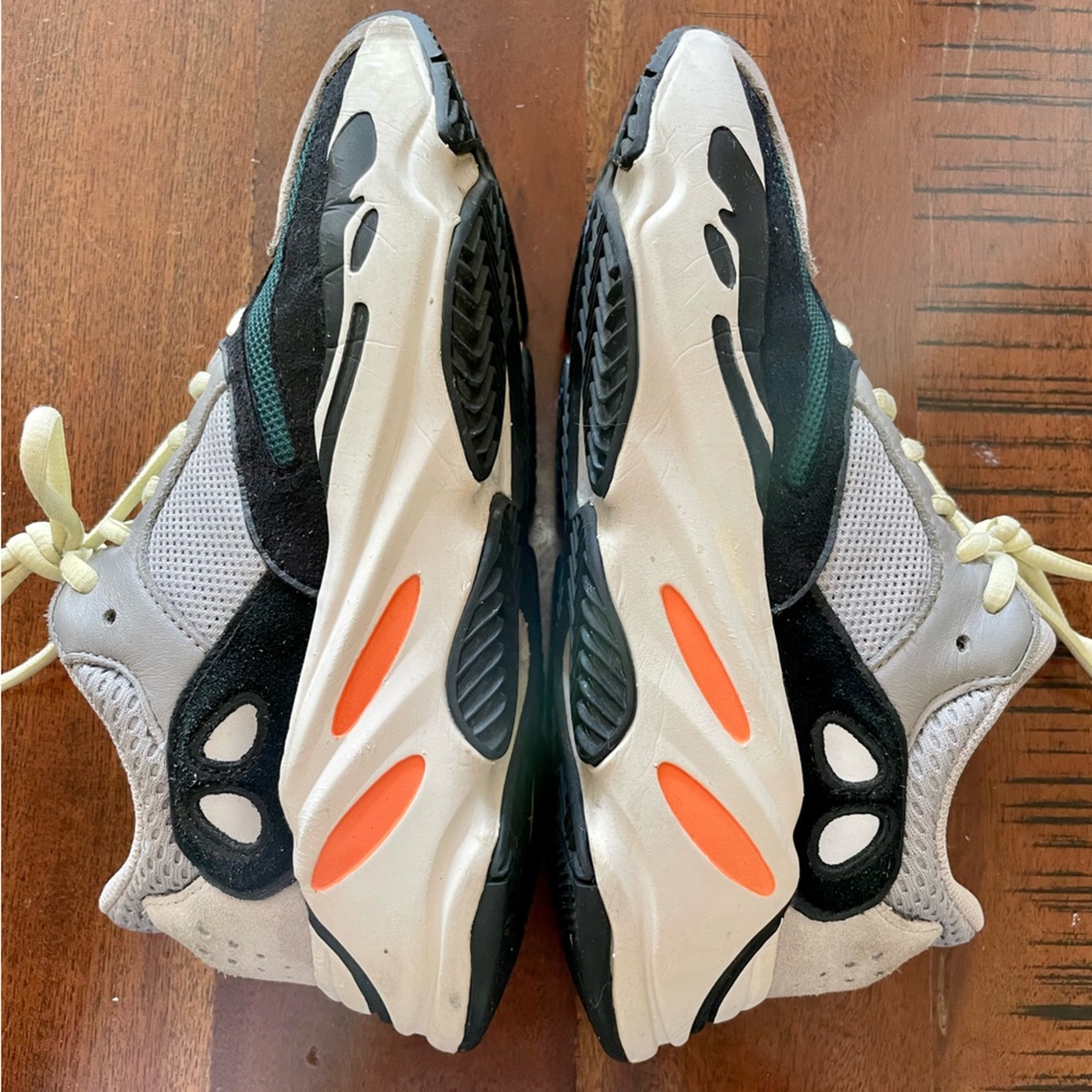 SOLD: YEEZY BOOST 700 WAVE RUNNER
